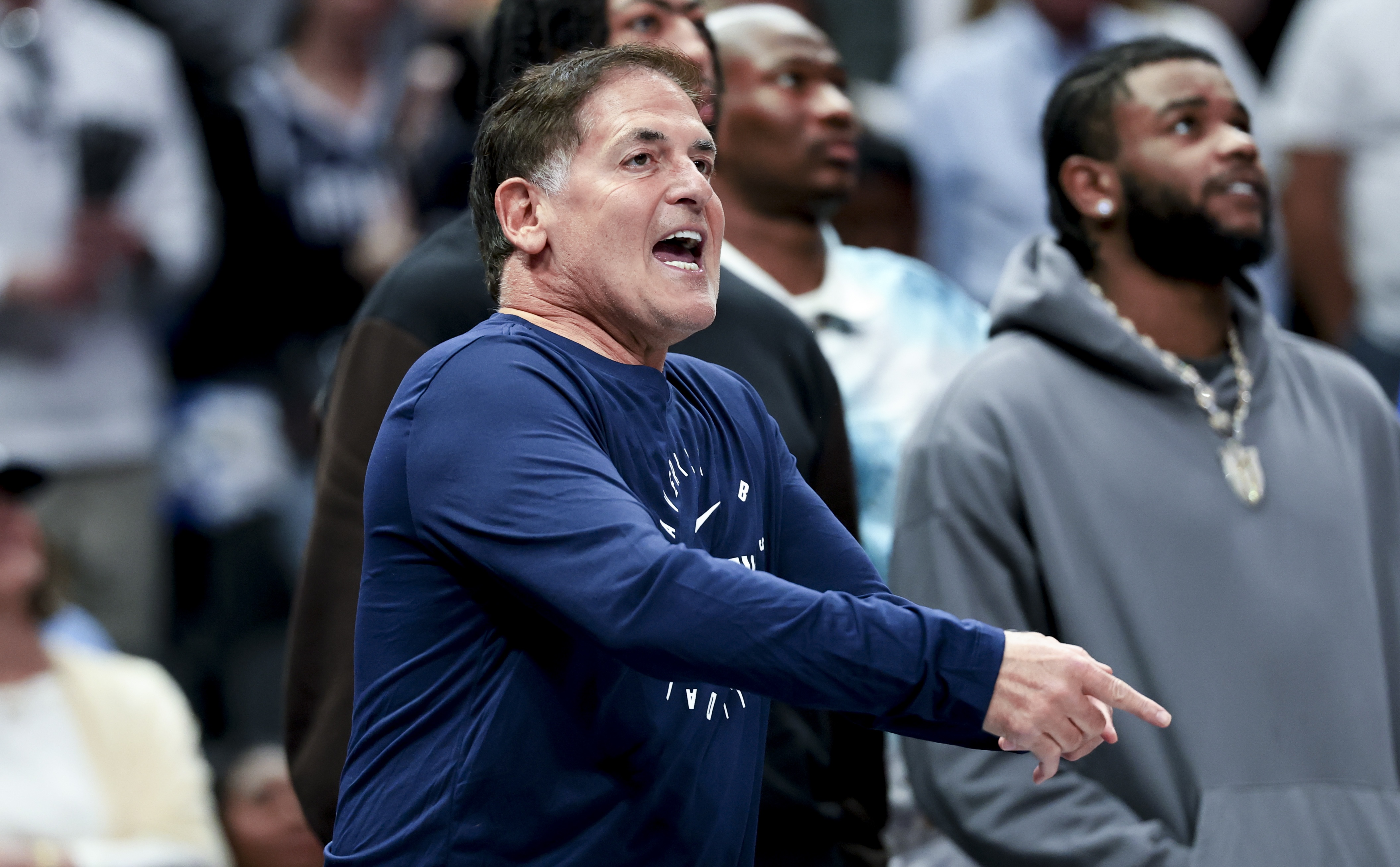 库班:卖独行侠时合同有保证我管理球队的条款 但NBA出手删掉了