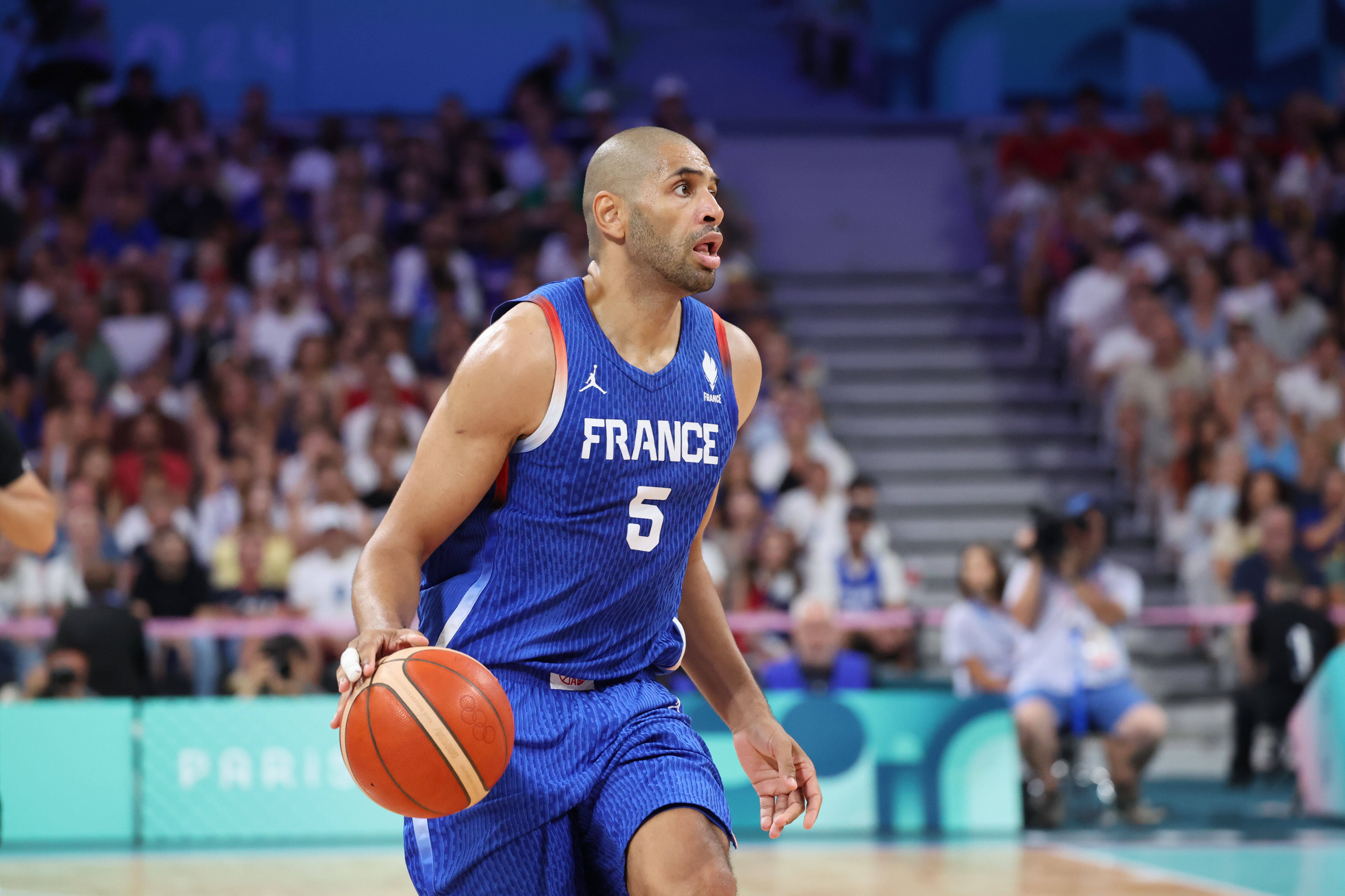 力克波兰！前法国男篮队长巴图姆：漂亮的回应！我爱这支球队！