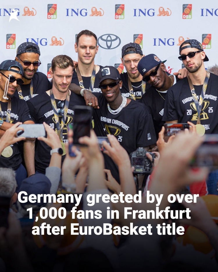 德国男篮回到法兰克福 受到超过1000名球迷热烈欢迎